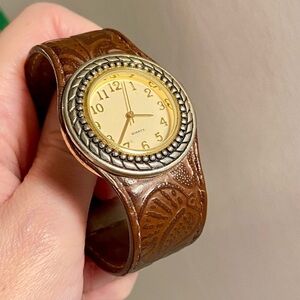 Women’s‎ Bangle Watch Quartz leather bracelet with gold and silver detailings